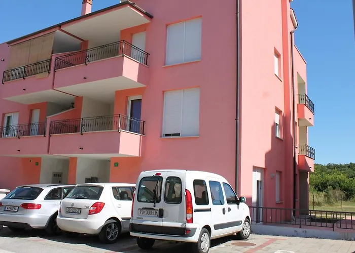 Apartments With A Parking Space Pula - 13416