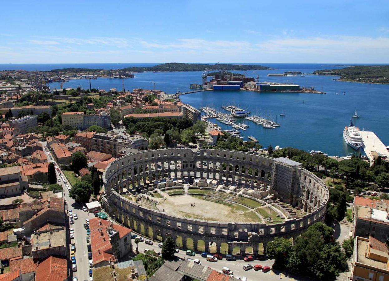 With A Parking Space - 13416 Pula